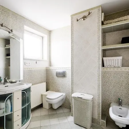 100m2 - 2 Sypialnie, 2 Lazienki, Salon, Kuchnia, Taras, Wifi, Rowery * Varšava