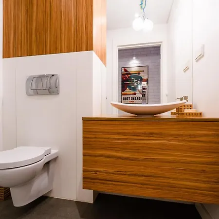 Apartmán 100m2 - 2 Sypialnie, 2 Lazienki, Salon, Kuchnia, Taras, Wifi, Rowery Varšava
